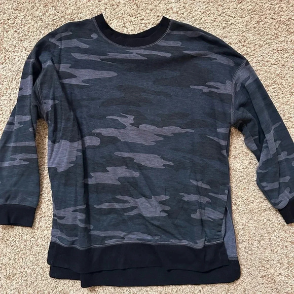 Old Navy Sweatshirt - Picture 1 of 3